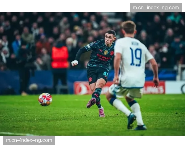 曼城无锋阵控场体系成熟，德布劳内福登两翼齐飞维持进攻宽度
