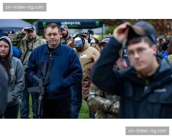 里夫斯从冲突到沉默策略调整 拒访离场表达对判罚争议无奈